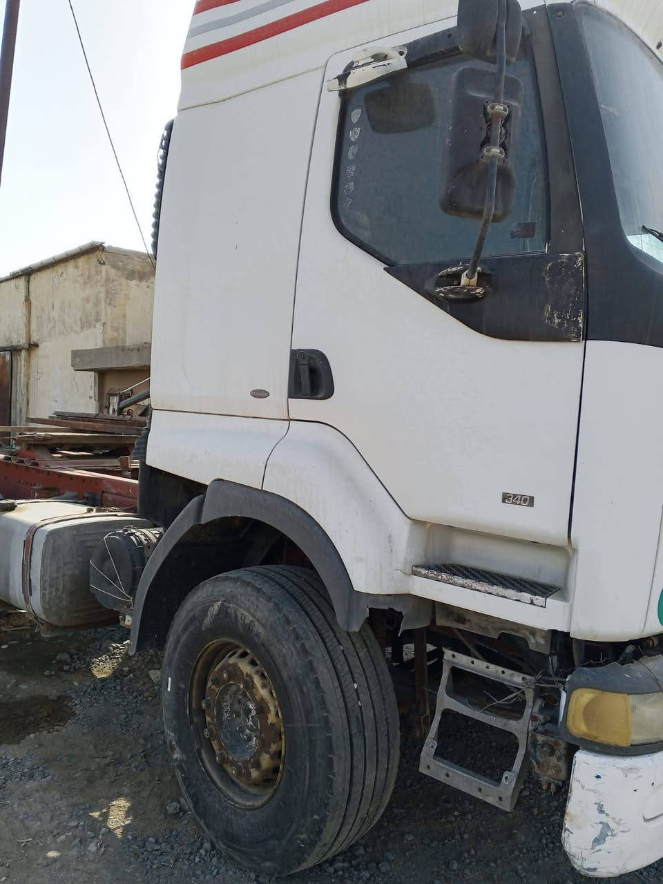 السلام عليكم من رخصة الادمن للبيع رينو 2002 مكينه بم ونوزل رقم اربيل سنويه ساقطه تايرات جديده محرك وكير جدد  السعر  58ورقه وبيه مجال مكلف بالنشر  الاتصال ***********
