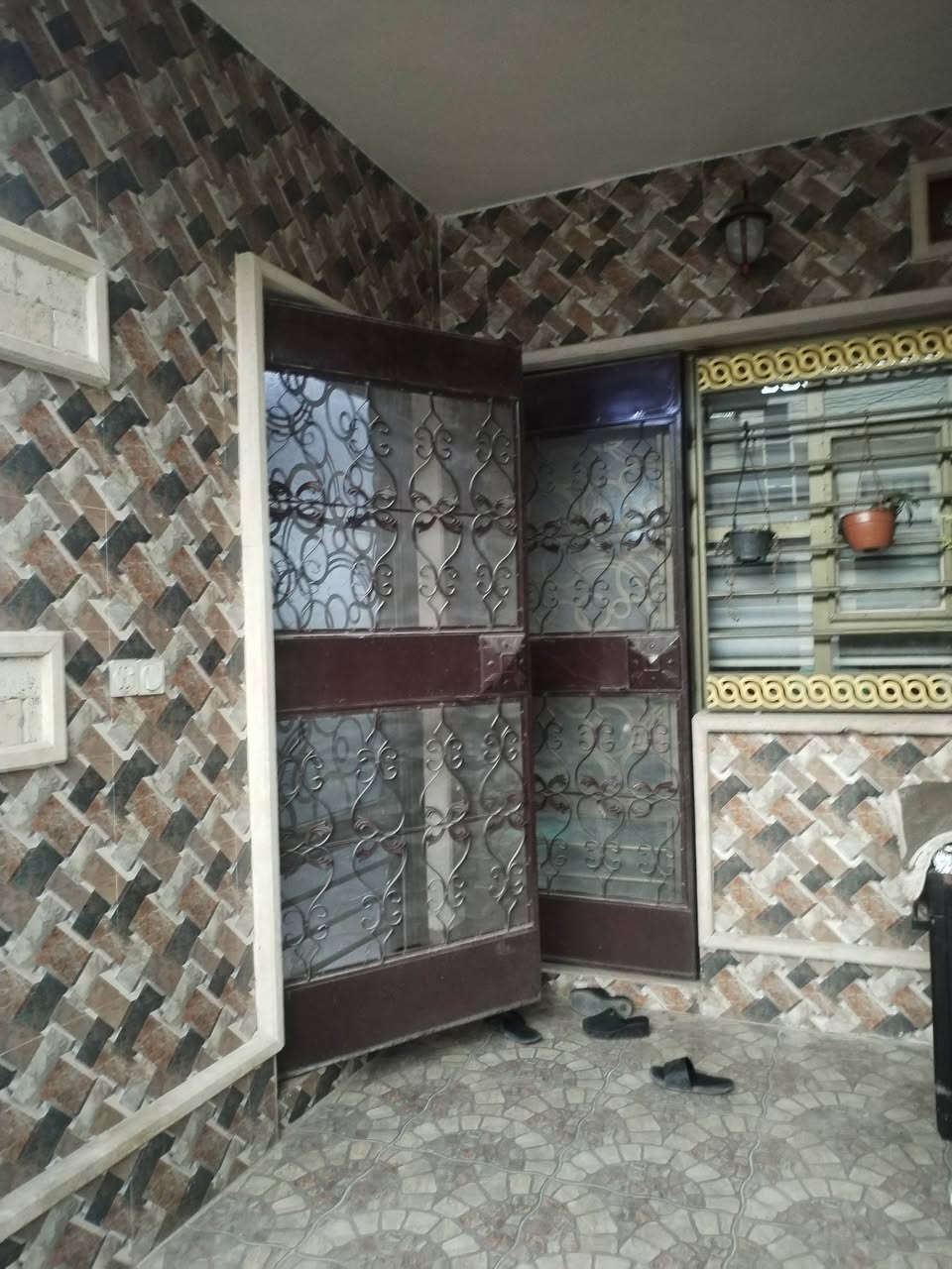 عروض مكتب الصادقين للعقار

دار للبيع في حي الاخاء مساحه 100 متر واجهه 6 وربع

ملك صرف طابو الزهور. موقع مميز. شارع الصادقين

ط الاول. غرفه نوم. هول. استقبال. مطبخ. صحيات.

ط الثاني. ٣ غرف نوم. هول. صحيات. وبيتونه وسطح عالي

مراجعه مكتب الصادقين للعقار سايدين الكنيسه تايتينك مقابل مرطبات الصفار للاتصال ***********

نستقبل جميع العروض التجاري والسكني
