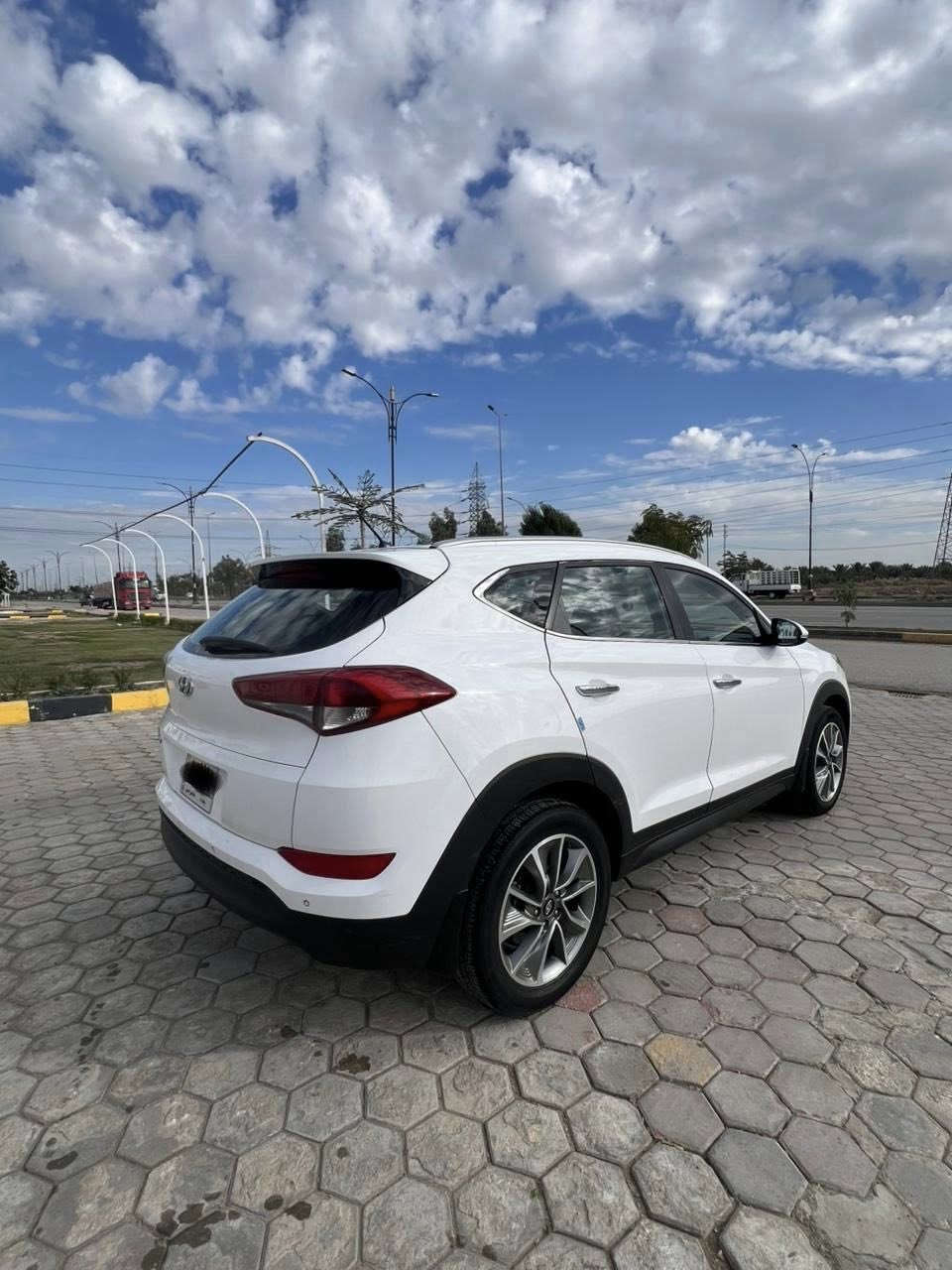 سلام عليكم 
للبيع توسان موديل 2018 خليجيه  رقم بغداد مشروع وطني تحويل ثاني يوم 
سياره مكفوله كفاله عامه شرط الفحص 
محرك 2000دوش شرط ممفتوح 
سياره جاهزه كل نقص مابيه مال جناي 
السعر 178 وبيه مجال للشراي
***********
مكان سياره كربلاء
