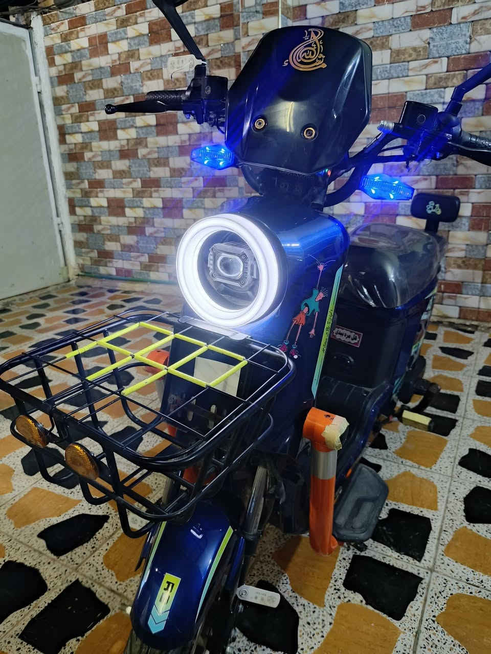 للبيع
دراجه شحن نوع  R9  لون أزرق
نضيف جدا مستخدم قليل
نظام التشغيل عن بعد 
يوجد بلوتوث
يوجد بصمه رئيسيه + بصمه احتياط 
نظام حمايه ضد السرقه
ملف 1800
سرعه 99
موديل 2026  المرغوب
تحمل وزن 200 كيلو
السعر 525 وبيها مجال
العنوان: قضاء الشاميه الحي العسكري الغربي.


**إذا كنت صاحب هذا الإعلان وتريد حذفه لأي سبب، رجاءا أرسل رسالة إلى الدعم الفني**