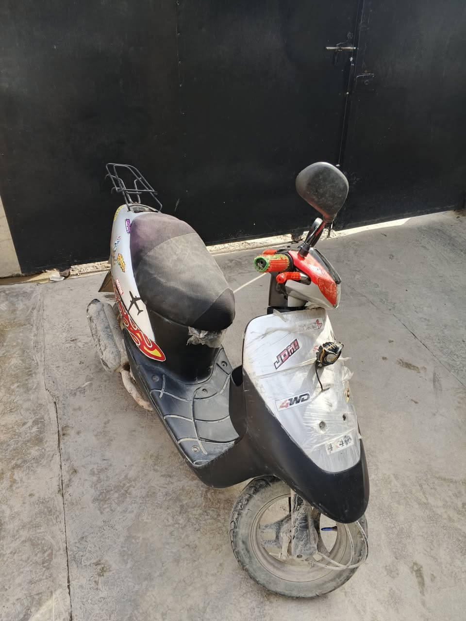 السلام عليكم ماطور ساسوكي للبيع  محرك ممفتوح كهربائيات شغالة سلف وكالة الماطور السعر 325بي مجال الرقم ***********
