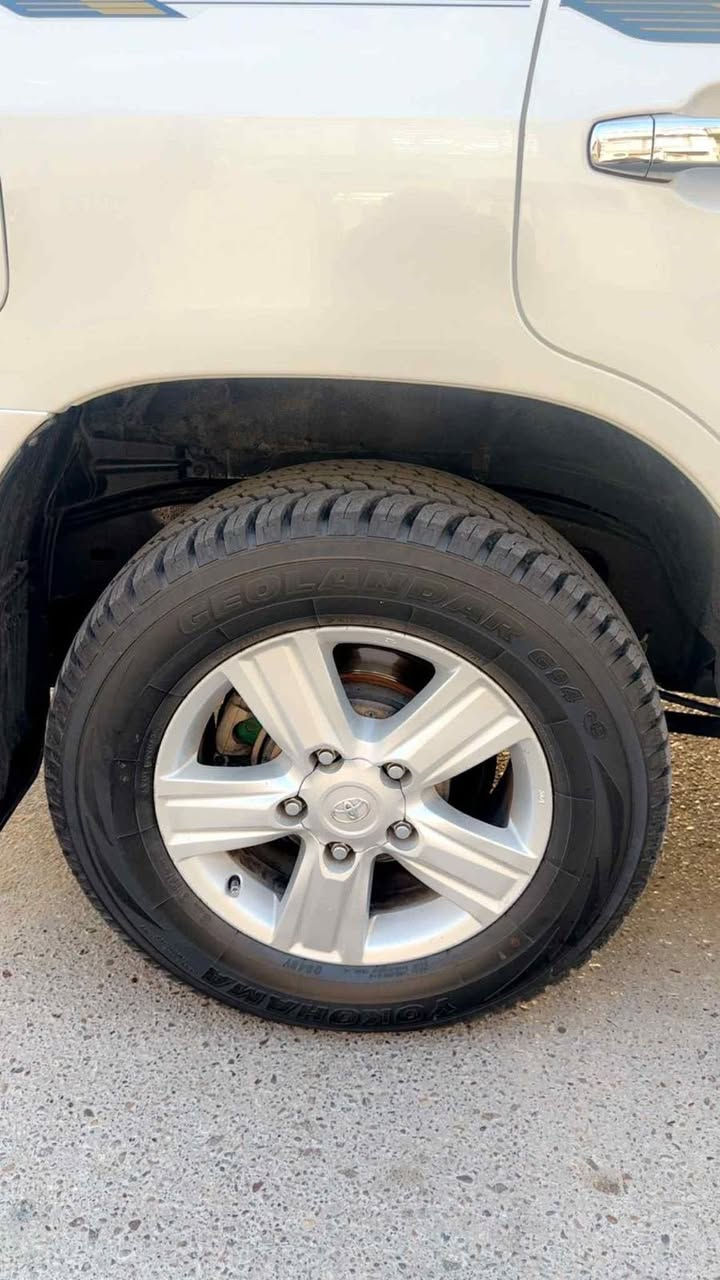 السلام عليكم
لاندكروز فطيم 2014 مكفولة كفالة عامة 
فول مواصفات 
ماشيه 140 الف كيلو حقيقي
السيارة جديدة من كل النواحي 
مكانها بغداد مجمع ايادي العدل 
سعرها 390 وبيها مجال 
 واتساب ***********
***********
