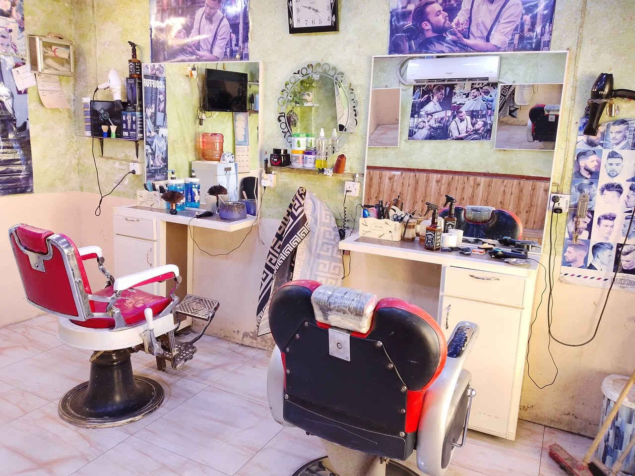 سلام عليكم مرايات حلاقه نضيفات جدا سعرهن 200الف مكاني ديالى ***********
