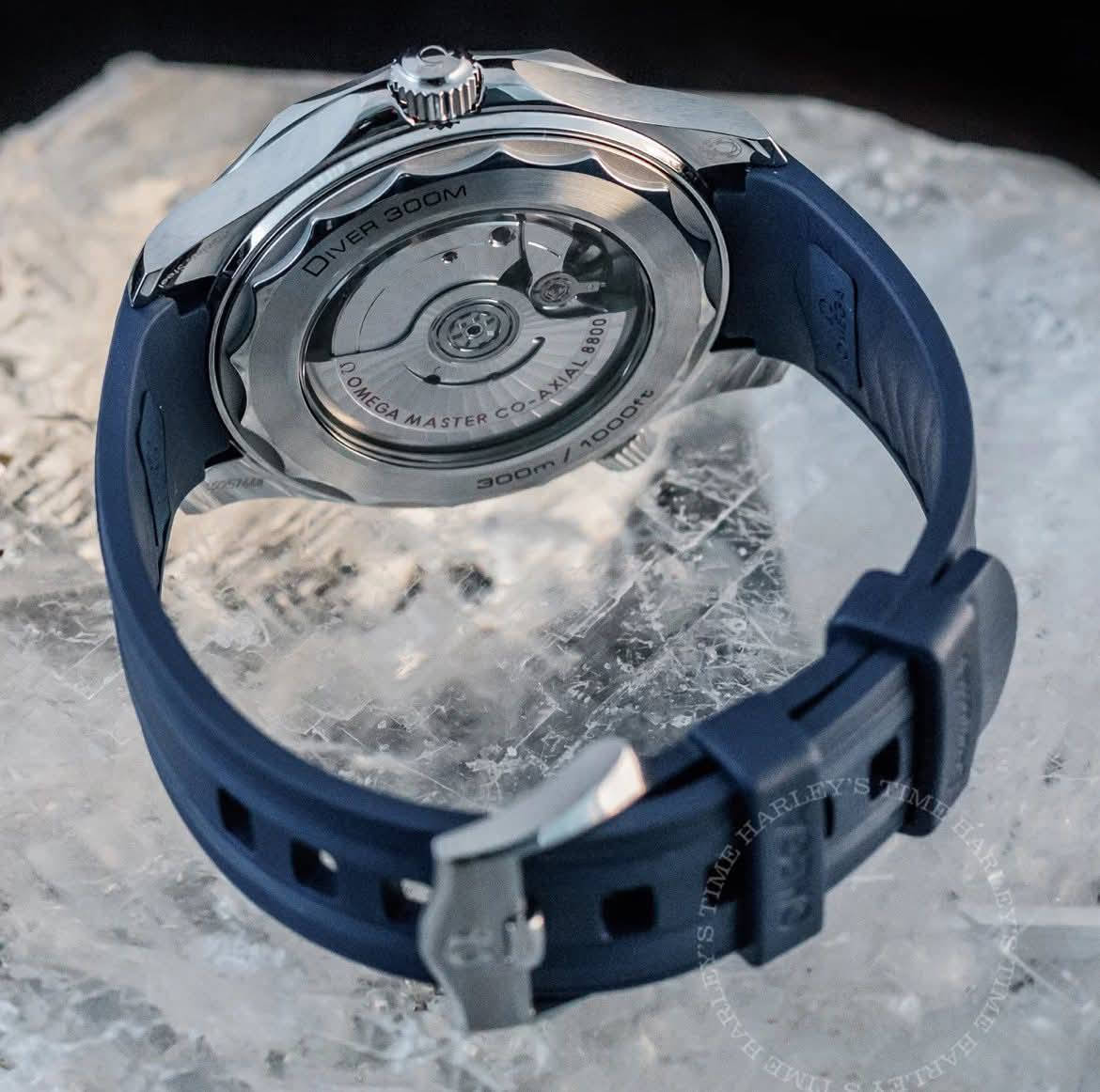 ساعه من ماركه اوميغا (OMAGA)
اوتوماتيك.. وتعمل على حركة اليد  بدون بطارية 

الزجاج زفير ضد الخدوش .مختمه من كل جهات 

الساعة ضد الماء...نافذه عداد شهري

سير ربل ..مع علبه ملحقات كاملة 

السعر65الف مع توصيل


**إذا كنت صاحب هذا الإعلان وتريد حذفه لأي سبب، رجاءا أرسل رسالة إلى الدعم الفني**