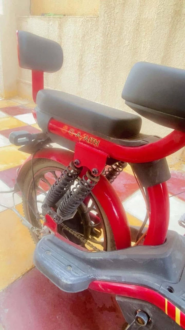 دراجه شحن مامفتوحه ابد مستخدمه اقل الشهر نضافه فول ماعدى البريك الخلفي غير شغال السعر 350 وبي مجال ***********‬‏
