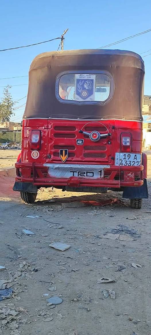 تكك مديل 2018
مرقمه سعر 4مليون ونص وبيها مجال 
***********
