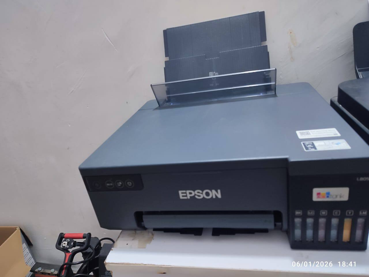 مكبس حراري 1*5 مع طابعه ابسون ست ألوان L8050 استعمال قليل جدا تاخذهن كارتون السعر 500 
***********
