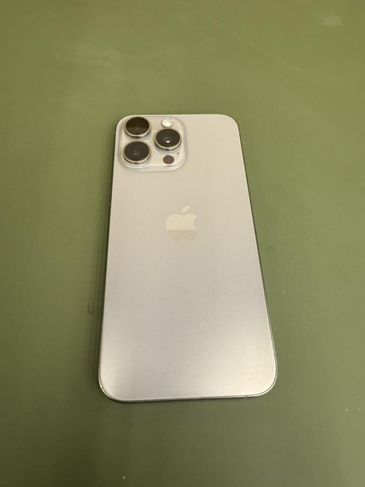 للبيع ايفون 15 pro max
جهاز نظافة ‎%‎100
بطارية 96 
عدد الدورات 365 
دبل سيم 
الذاكرة 256
للاستفسار ***********  واتساب
