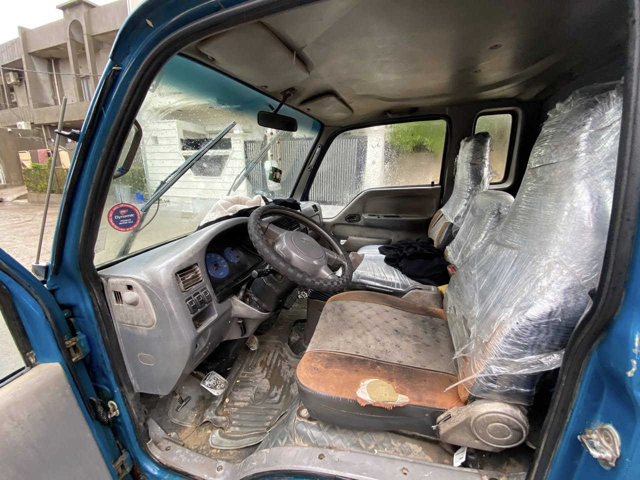 سلام عيكم كياحملً فنتيره موديل 1998 قماره قلاب شاصي شرط محرك كير اكسل كله شرط حصه كاز بيها سياره بسمي السعر 65 وبيها مجال الرقم ***********
