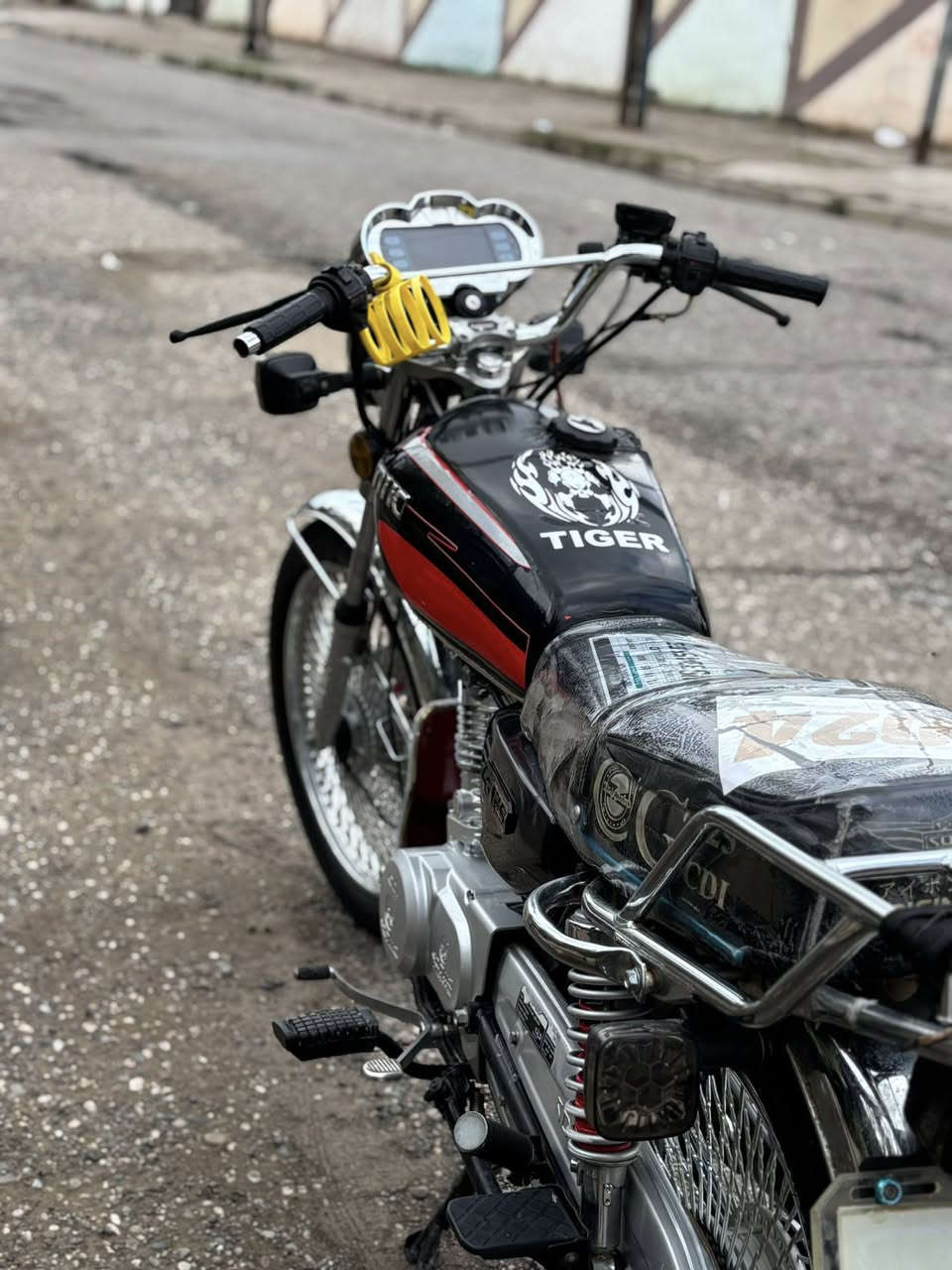 ماطور للبيع تايكر 2024زيرو مكينه خرسه شرط ما مظروب اصبانه تحريكه فول نضافه 100بل 100 مكاني موصل حي العربي سعر 700وبي مجال رقم الهاتف ***********
