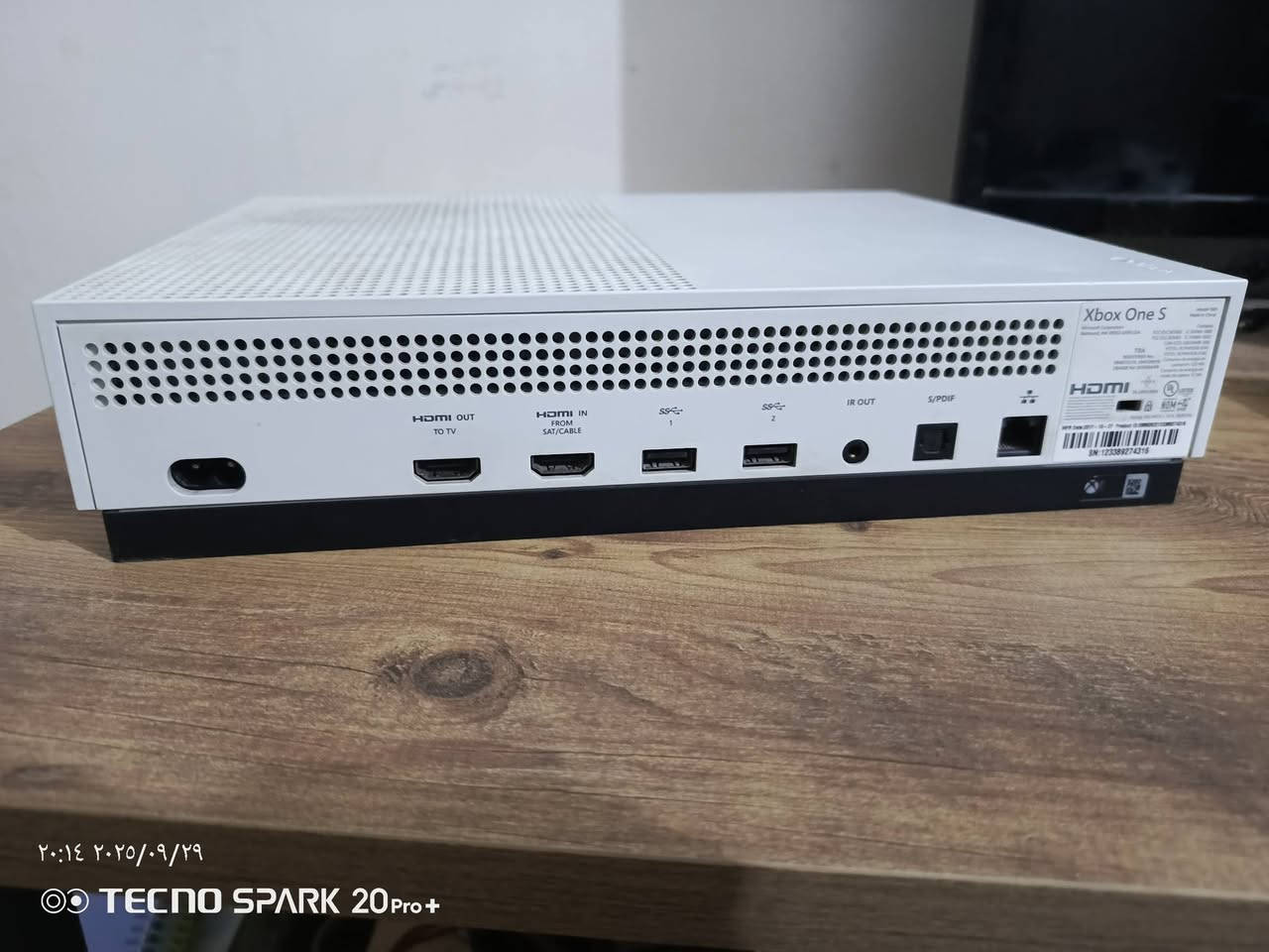 السلام عليكم 
من رخصت الأدمن
جهاز Xbox one s يدات 2 ويا كارتونة و كيبلات اصلية الجهاز ما مفتوح ولا امصلح امراوس اب دراجة نضيفة 
مكاني محمودية 
رقم ‪***********
