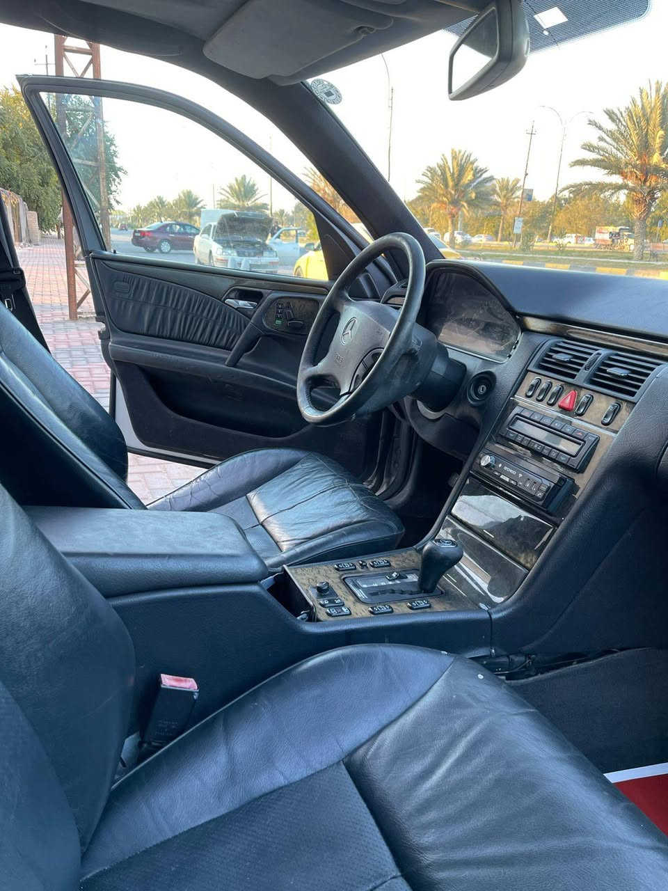 مارسدس ام عيون افنكارد ١٩٩٧ خراطيم٣٢٠
رقم اربيل سنويه ورقم وهزة جدد
مكينه ٦ سلندر كير D4 مكفولات 
فول مواصفات ١/١
فتحة سلايت روف طكتين جام
تحم ستيرن جهتين
مري قلابه واشاير بــ مري ومري كهرباء 
كشنات كهرباء وتدفئة كشنات
خزن كشنات ميموري  
ثلاجة بــ تجوة الوسطية
قطعتين تبريد 
بردة سلايت كهربائيه
وباقي التفآصيل 
***********
