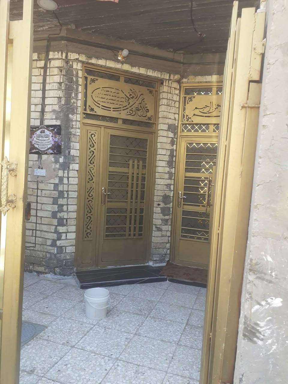 سلام عليكم الدار للبيع المساحه ١٠٠م واجهه٥ ونزال٢٠ الطابق الاول فول 👍كامل على حسب الأصول ، والطابق الثاني قرفه وحمام وبيتونه ،الموقع المعوقين خلف ملعب سلام 3افرع للاستفسار ***********؟
