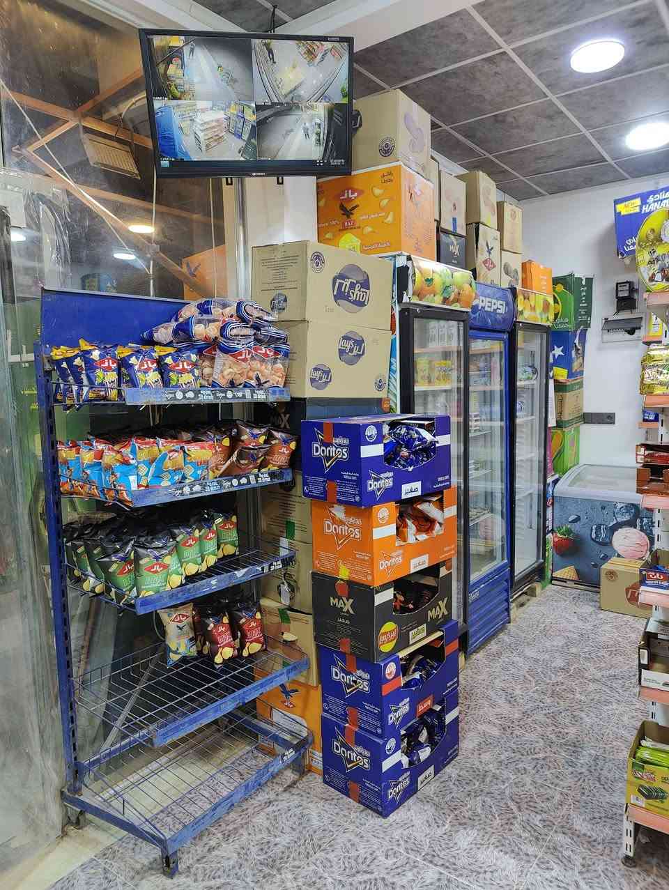 السلام عليكم محل للبيع في الموصل حي السماح الاركان قرب مدرسه السماح يحتوي المحال على ست عارضات وبرادات عدد ثلاثه وسيستم كاميرات سعر المحل 10 مليون وقابل للتفاوض 
***********
***********
