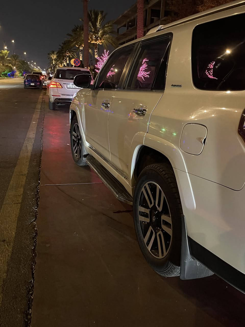 تويوتا فور رنر لمتد ٢٠٢٢
ابيض صدفي لؤلؤي

 ٧ راكب 

المواصفات :

—————-

تشغيل عن بعد

فتحة سقف

نظام التعليق ( X-REAS ) الرياضي المحسن

نظام التحكم النشط في الجر ( A - TRAC )

دبلات هايدروليك ( اللون الأحمر ) 

مصدر طاقة منزلي ١٢٠ فولت

حجم الإطار 20

٨ سماعات JBL 

محرك ٤٠٠٠ cc 

٦ سلندر

حساسات امامي خلفي

رادر امامي جانبي 

٥ كاميرات محيطية

تبريد مناخي منفصل 

كشنات تدفئة تبريد 

وضعيات مقعد سائق 

كشنات كهرباء

كشنات جلد 

كار بلي 

اندرويد اوتو

تحديد مسار

مانع انزلاق

مانع تصادم

مداخل يو اس بي امامي خلفي

تحكمات مري جانبية

مراية سايق اوتو

٥ جامات اوتو 

سبير ويل كب

ماشية ٥٣ الف

رقم بغداد بأسمي ( تحويل ثاني يوم )

تخم تايرات ودسكات جديدة 

باتري جديد

حادث موجود وياا الصور

مكاني بغداد المنصور

☑️ 

✅ السعر ٣٣٠ ورقة وبيها مجال حك الجية

للاستفسار اكثر يرجى التواصل عبر واتس أب أو الاتصال ***********
