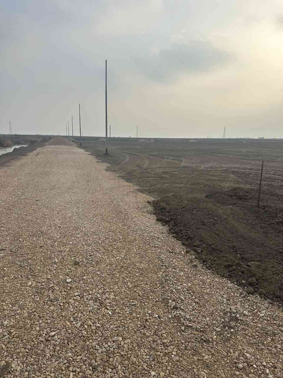 السلام عليكم…..للبيع 4 دونم  زراعي سند 25 مع قطع مثبته على الخريطه نفس المكان كافة الخدمات تبعد عن شارع المحاويل- مسيب
50متر……مع قطع سكنيه العدد 16 تنباع القطع حسب الطلب او جمله واحده 
المساحه👈200م 
الوجه👈10م
النزال👈20م
السعر👈15 مليون مفرد او جمله ع 13 مليون
الاستفسار حي17 قرب جامع الرسول او اتصال (***********)
