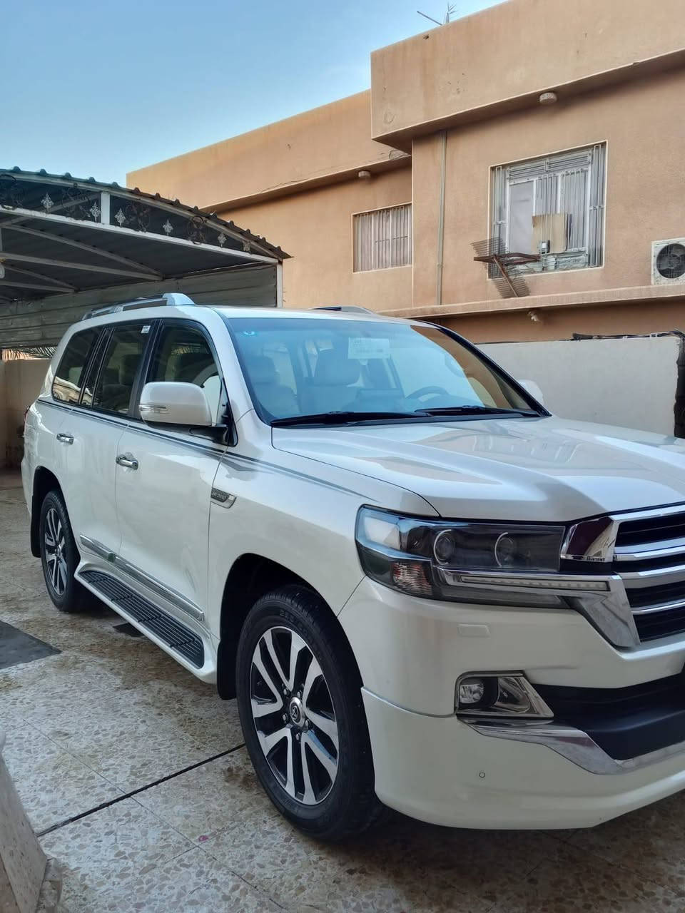 لاندكروز 2019   خليجي GXR
وكاله.    ساز فوووول 
محرك      V8
سلايت  وتشغيل  عن بعد 8  ايرباك
كشن جلد وكهرباء اوتوا عدد 2
دشبول ليزري اسود بيجي 
لايت اسود وبخاخ لايت
جنطه كهرباء حركتين 
شاشه اصلي مساعد تويوتا وكامرا وشاشه عدد 2
فتحه سقف و ثلاجه 
مري شفط 
ويل كل كروم اسود حجم 20
حساس امامي وخلفي لاندكروز
رقم بغداد الجديد بسمي
السياره حلوه 
ماشيه 94000  الف KM
السياره جديده حيل 
السعر خاص 
مكان حصيبه الشرقيه 
رقم موبايل
0781807678


**إذا كنت صاحب هذا الإعلان وتريد حذفه لأي سبب، رجاءا أرسل رسالة إلى الدعم الفني**