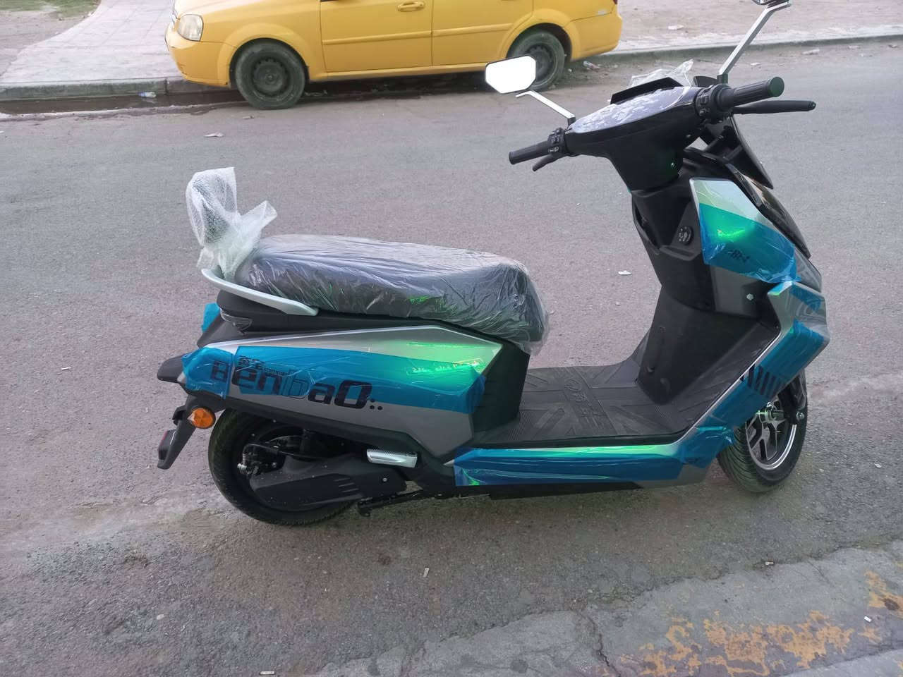 سلام عليكم دراجة شحن بيم باو
مواصفات الدراجة
ملف 2500 
6 بطاريات
ثلاث سرعات تمشي 75k/h
الدراجة تمشيك مسافه 65k الى 75k
دشبول.
لايت عالي ناصي بل اضافة 
اشاير يمنة يسرة 
مثبت سرعه 
بريكات هيدروليك دهن 
التشغيل مالتها يجي (بصمة) عدد 2وبيها 2 سويج هم
منفذ شحن USB تلفون ومنفذ شحن الدراجة 
يجي بيها جهاز حماية انذار وتقفل تاير ميتحرك يعني مستحيل تنباك لا سامح الله 
الاستفسار  *********** واتساب فقط او سيم كارت
