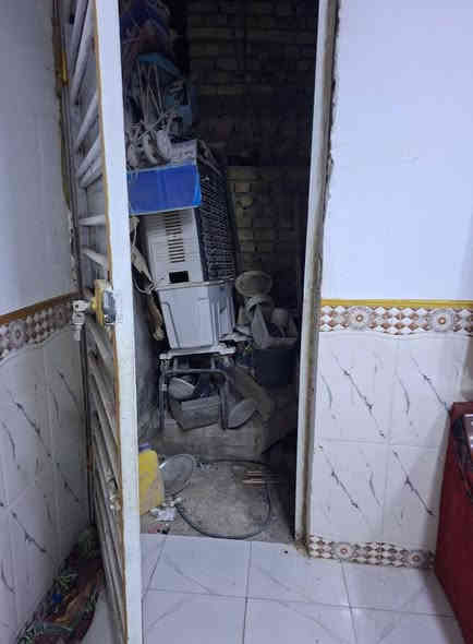 البيت اللبيع. كوفه شارع المطار القديم.  البيت قريب  عل شارع.  . المساحه 170 متر.  السعر 50 وبي مجال.  الستفسار يوجد وتساب ***********
