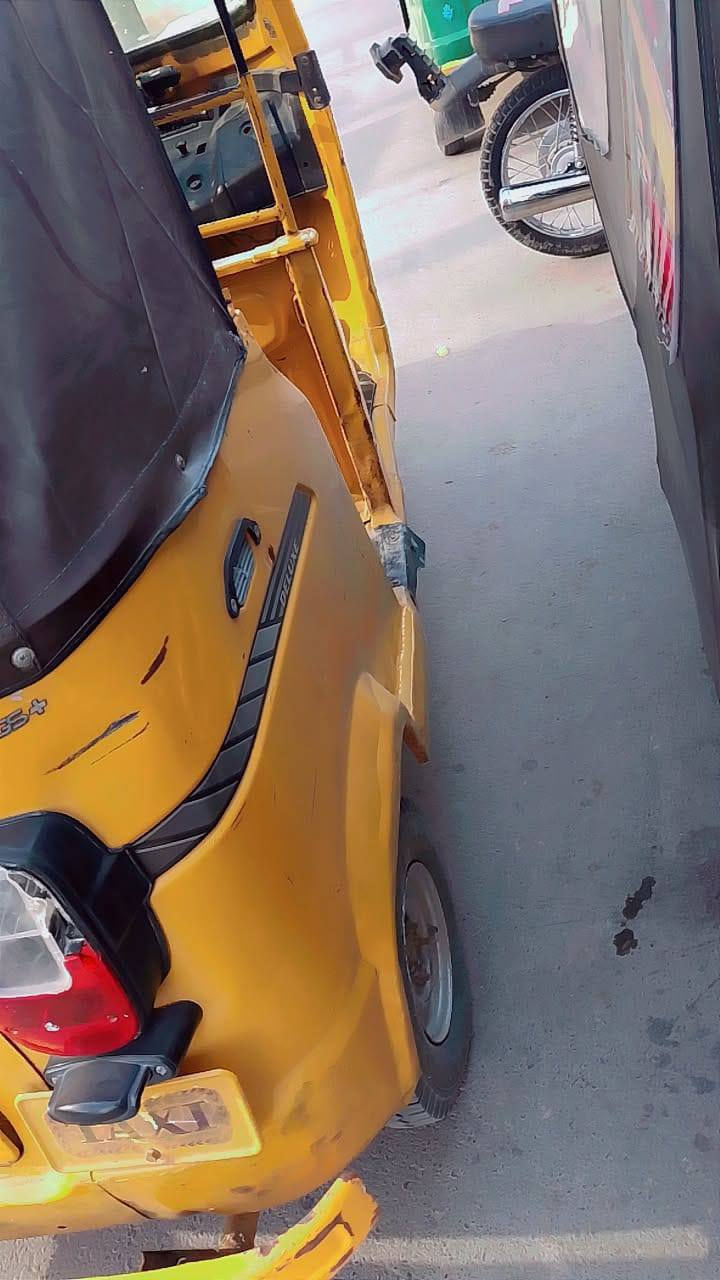 سلام عليكم? تكتك TVS مديل 2018  اوراق اصولي الكشر كفاله م̷ـــِْن الضربه ولمعجون وصبغ السعر تلاثه وربع وبيه مجال مكاني ناصريه قلعة سكر ***********
