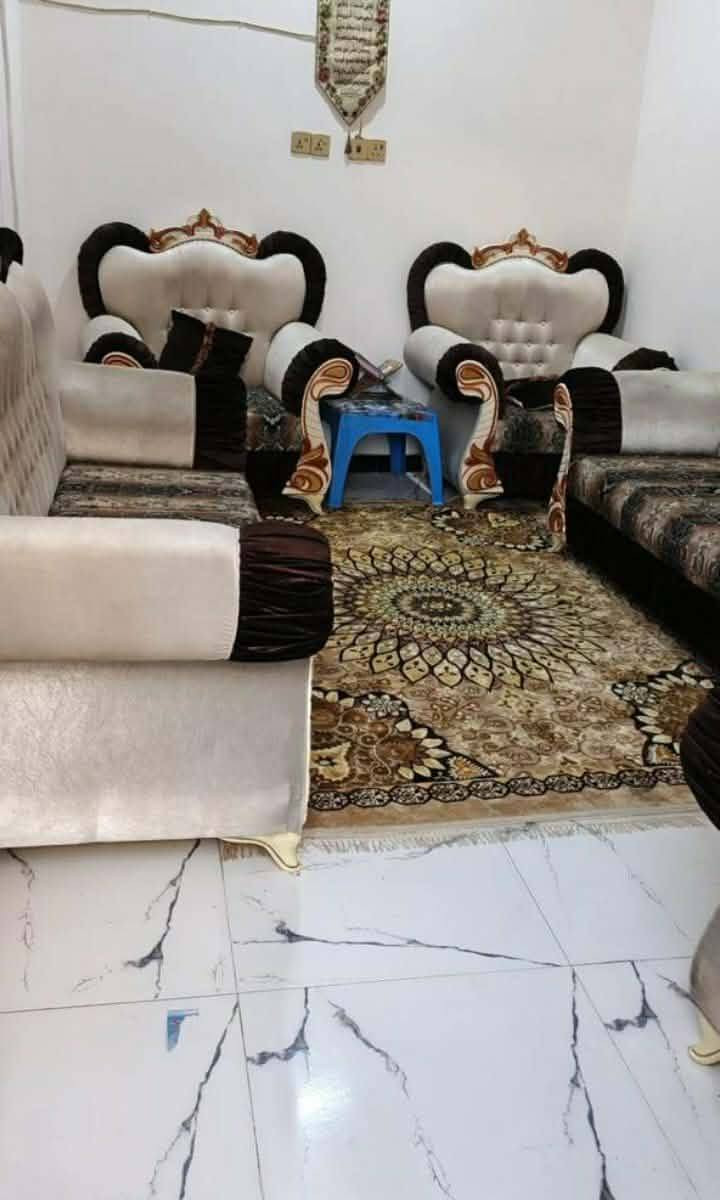 ♦️دار للبيع🏘️دار للبيع♦️ 
📍 البهادريه قرب حسينيه بني ساله المساحه 110متر طابو زراعي عراقي غرفتين وصاله وستقبال ومطبخ وصحيات سكف كونكريت شارع 8متر 2023 بلوك السعر 65وبيه مجال بسيط للتواصل واتساب فقط متواجد ***********
