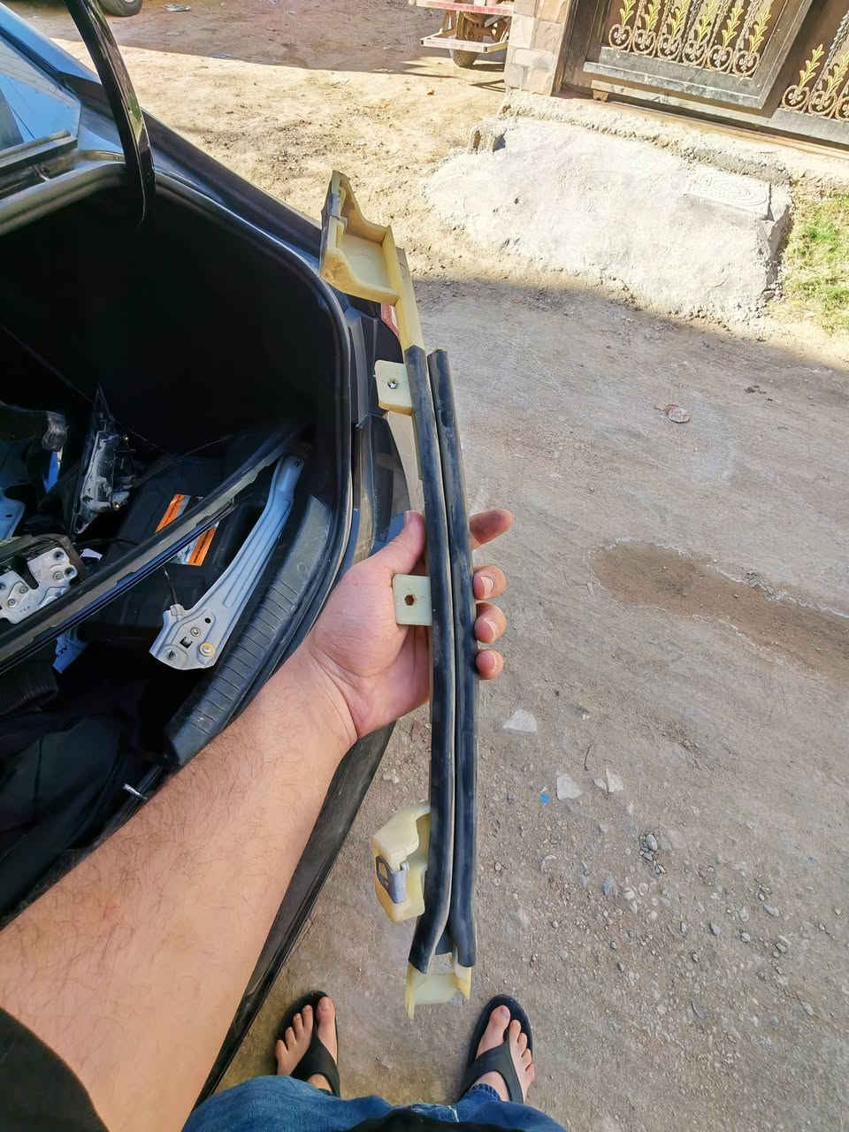 السلام عليكم حبايب ادوات ماليبو وكلهن حديثات  بس اكو المرايه من جوه مكسوره ومال الجامه بي كسر شويه ابو المصلحه يعرفلهن اني مو يمي السالفه اذا اكو احد يستفاد منهن  شكد سعرهن بل سوك اني جوه السوك بهواي
الاستفسار 
***********
***********
