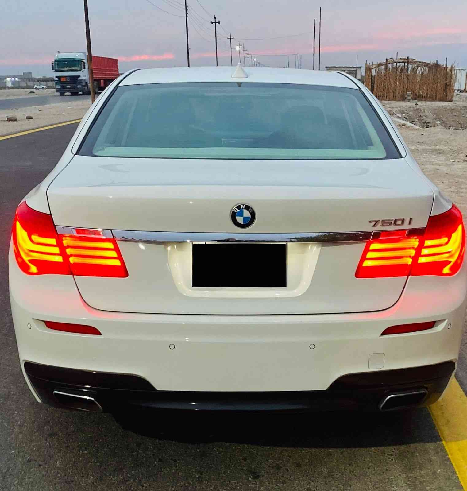 🚗 للبيع | BMW 750i موديل 2009 (الفئة السابعة) ادوات وبيه حجز مرور
✨ المواصفات الكاملة:

اللون: أبيض ملكي 🤍

الداخلية: جلد بيج فاخر ✨

محرك V8 سعة 4.4 لتر توين تيربو 🔥

قوة تقريباً 400 حصان 💪

جير أوتوماتيك 6 سرعات مع تبديل يدوي

دفع خلفي (Rear Wheel Drive)

🌟 التجهيزات:

فل أوبشن (أعلى فئة)

فتحة سقف بانوراما

تشغيل بصمة + ستارت/ستوب

شاشة وسطية كبيرة (iDrive)

نظام ملاحة (Navigation)

كاميرا خلفية + حساسات أمامي وخلفي

نظام صف ذاتي (Auto Park)

كراسي جلد كهرباء بالكامل

ذاكرة مقاعد (Memory)

تبريد وتدفئة مقاعد ❄️🔥

تدفئة دركسون

ستارة خلفية كهرباء + ستائر جانبية

نظام صوتي احترافي عالي النقاء 🎶

4 زون (تحكم منفصل بالتبريد لكل راكب)

إضاءة داخلية محيطية فخمة

🛡️ الأمان:

ABS مانع انزلاق

ESP نظام ثبات

Airbags أمامي وجانبي وستاري

نظام تحذير مغادرة المسار

كروز كنترول

📍 الحالة:

استخدام شخصي

جاهزة للاستخدام

💰 السعر: 100 ورقة 

📞 للتواصل خاص أو اتصال ***********

#BMW #750i #للبيع #سيارات_العراق #بغداد #فخامة
