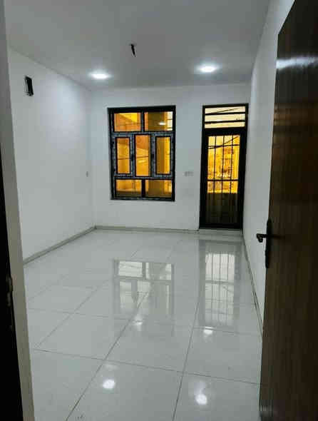 🏠بيت للبيع      (مكتب الربيعي ) 🏠 🏠 
📍الموقع/ (حي القاهرة - شارع شيف سوري )

ملاحظه/البيت جديد زيرو ## 

 .مكان ماطور ____

 ..كهرباء كل طابق معزول عن الثاني.بناء ##

 ______درجه اولى 🏰🏰🏰

📌المساحة/  80 /

 📌الواجهة/  4 و 20 س /

📌النزال/ 20  /

الطابق /آلأول/ طرمه صغيره / 

 اسقبال / مطبخ / حولي / خدمات / غرفه نوم

الطابق  /  الثاني / 2نوم.حولي .خدمات /

 #.بيتونه كبيره.سطحين#

للاستفسار ☎️📞

📞***********_____
