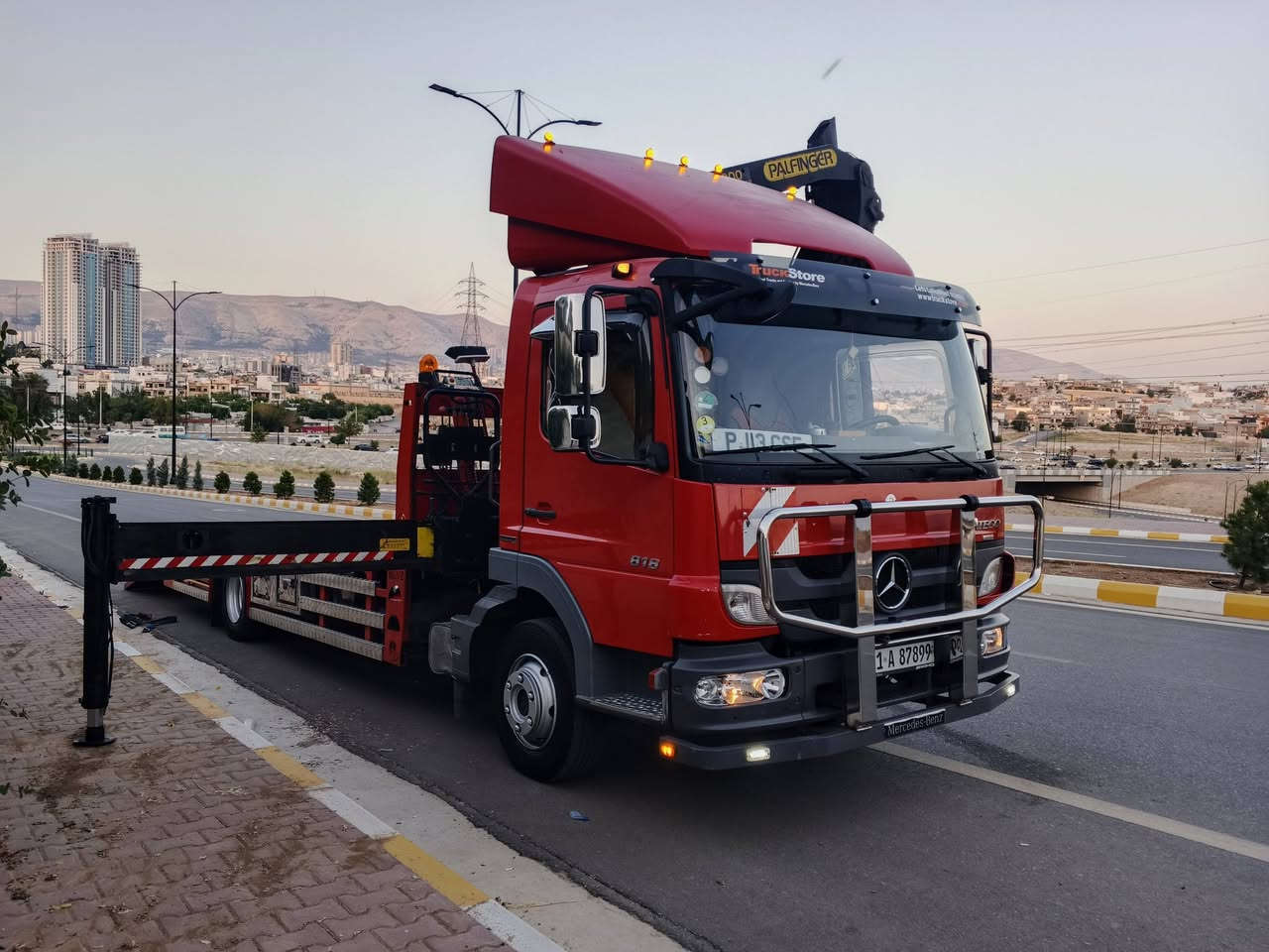 السلام عليكم ورحمة الله وبركاته 🌹
✨ للبيع: اتيكو كرين فلات ما شاء الله ✨
🚛 الموديل: 2005
🔹 الحجم: 818 / 6 برغي / 4 سلندر
المواصفات: ✅ تبريد بلادي
✅ هاف
✅ ستوب كهرباء
✅ جامات كهربائية
✅ هزّو سعودي
✅ تايرات خلفية جوبلس وأمامية سبرينك
🏗 الكرين: عكاف نوعية Bavinger أوروبي، بحالة جديدة جداً
✔️ حمولة 4 طن
✔️ عدد 2 سلايد
✨ ما شاء الله، السيارة نظيفة جداً وممشاها 400,000 كم فقط.
📏 طول البودي: 6.20 متر
🚪 مجهزة بباب دفترية وجَكَة.
السيارة كما موضحة في الصور، ولا تحتاج إلى أي مصروف، سيارة عمل جاهزة ومقتصدة في الاستهلاك، تحتاج فقط إلى سائق وعمل.
✅ الماكينة
✅ الكير
✅ الأكسل
✅ الشاصي
✅ القمر
✅ البوية
كلها مكفولة بشرط الفحص لدى أي ورشة صناعية.
📍 العنوان: السليمانية – مركز المدينة – بضبط  سەرچنار
🤝 اخوکم شابازي كرێن Shabaz Kren
📞 للاستفسار والمعلومات: ***********
🌹 الله يبارك للمشتري ويعوض على البائع بالخير إن شاء الله.
