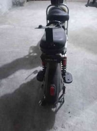 للبيع دراجة شحن بطاريات عاطلة السعر ٢٠٠ الف وبيها مجال مكاني البياع تق...