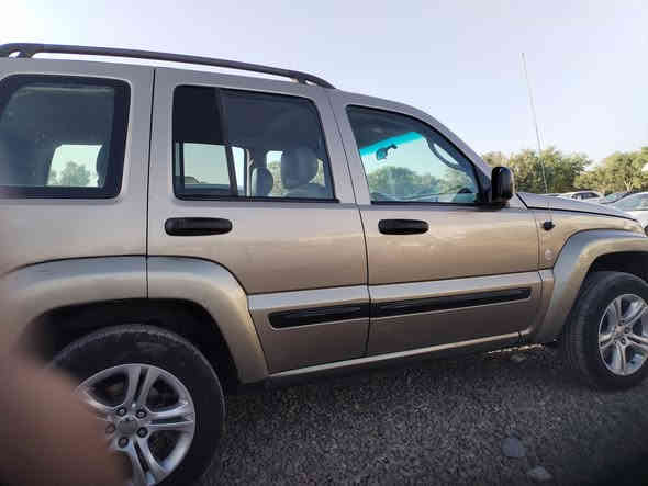 جيب لبرتي ٢٠٠٤ للبيع بيه صبغ احزام عدا البابين السائق
و ورا كفاله كير ومحرك واكسل رقم سليمانيه شرط التحويل السعر ٧٨ ورقه وبيه مجال بسيط؛ تخم تايرات جديده 
مكان السياره السليمانية كلار الاتصال على
*********** واتساب موجود
