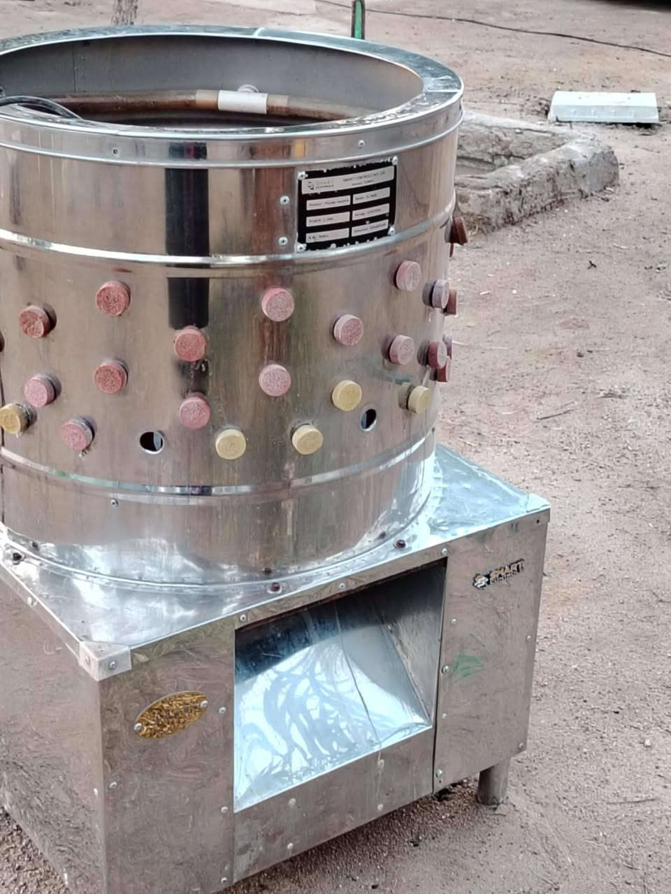 سلام عليكم هلاسه دجاج للبيع استعمال شهر مكانها نجف شارع كربلاء عامود 130 سعر 225الف وبيها مجال مكلف بل نشر رقم راعيها ***********
