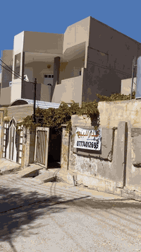 دار للبيع في الموصل الجانب الايمن منطقة حي المعلمين 
200 متر مكون من بيت 3 غرف + مطبخ وحمامات وهول
 + مشتمل معزول مكون من غرفه ومطبخ وحمامات
واجهة المنزل 10 وعمق 20
(السعر135وبي مجال) 
للتواصل :

‏‪0777 401 2695‬‏
