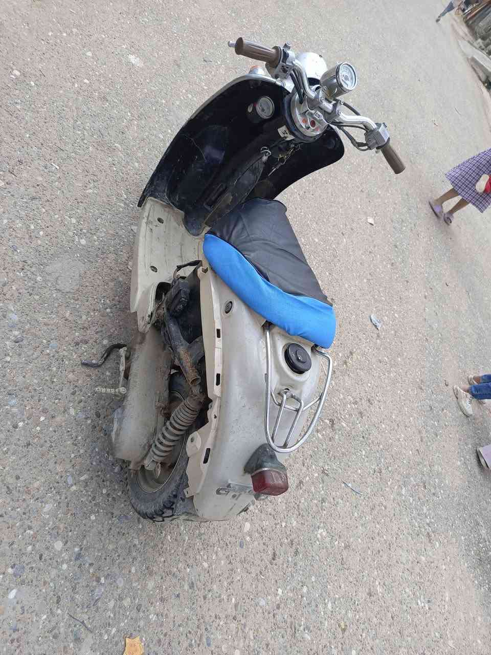 سلام عليكم دراجه عبد الحليم مكينه نضيفه مامفتوحه الدراجه ادك 60وفوك وكله شغاله بس عوزه باتري وشوته  والسعر 275الف عنواني ميسان حي الحسين  وهذا رقمي ***********
