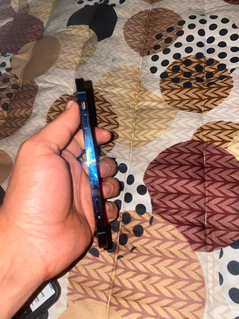 ايفون 12 برو جهاز ممفتوح بطاريه 81  في وضع الشركه قفل 350  الشراي ***********  ماعندي توصيل تجي تاخذه من الباب مكان بغداد شارع فلسطين
