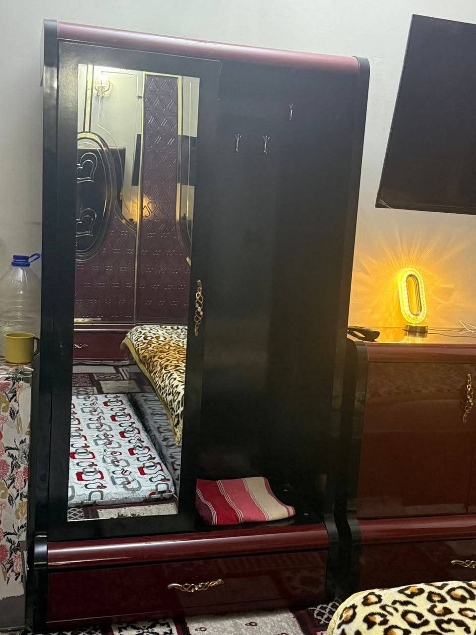 للبيع
غرفة نوم ب650 الف وبيها مجال 
الفلوجة 
***********
