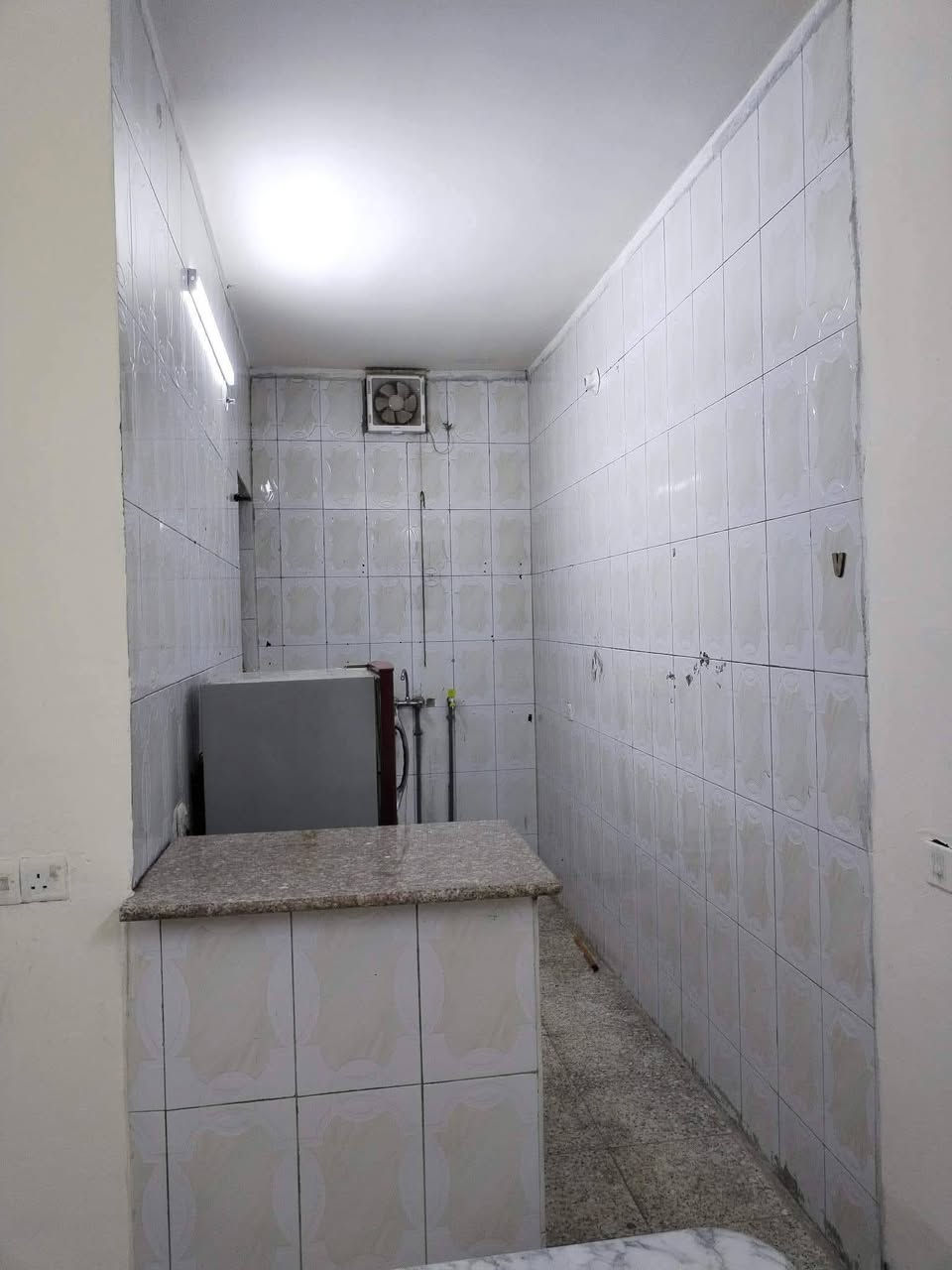 سلام عليكم يوجد مشتمل طابق ثاني للايجار في منطقة حي العدل خلف اسواق الربيع تحتوي عل غرفتين نوم وصاله ومطبخ وخدمات وسطح للاستفسار الاتصال عل الرقم التالي *********** او*********** مكتب اليقين
