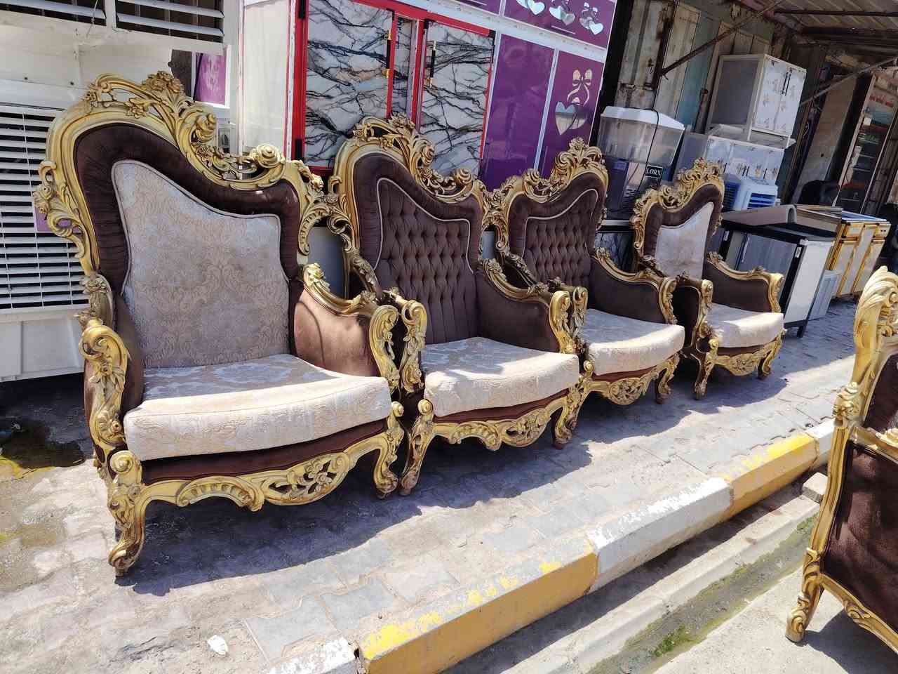 تخم ملكي نضيف 6 قطع 10 مقعد سعر 450 الف 
وبي مجال العنوان الخضر شارع الجياشي محلات ال حجي رشيد *********** يوجد خدمت توصيل
