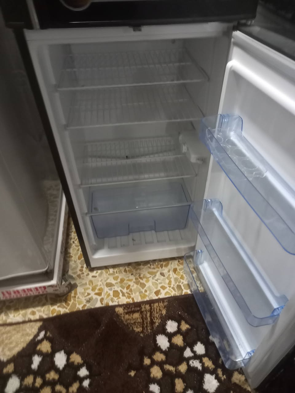 ثلاجه لبيع شراي يخابر ع رقم ***********
