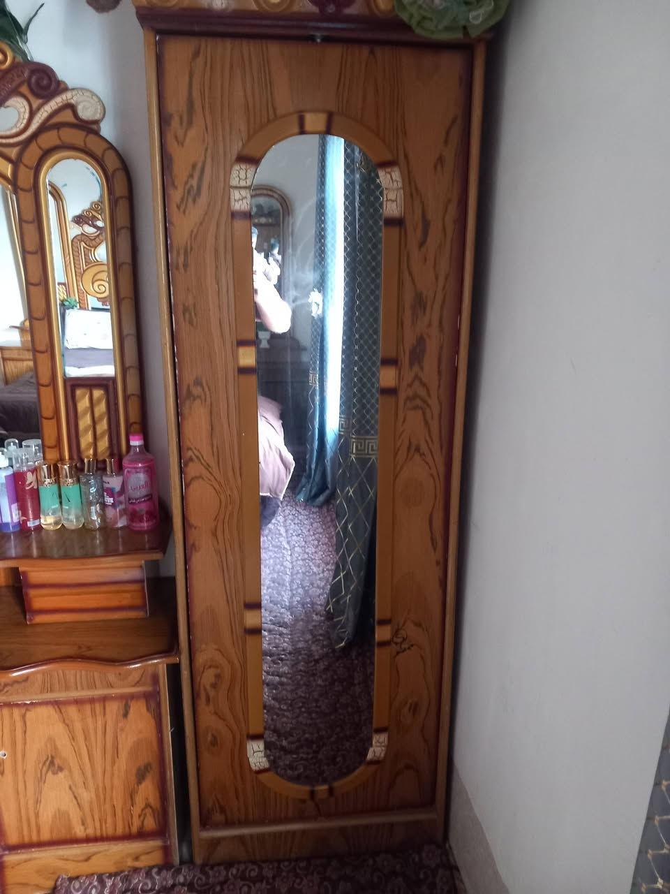 السلام عليكم غرفت النوم خشب عراقي مستخدمه شي قليل جديده السعر٩٠٠ وبيها مجال العلم قريت تل الصيباط الاستفسار ***********
