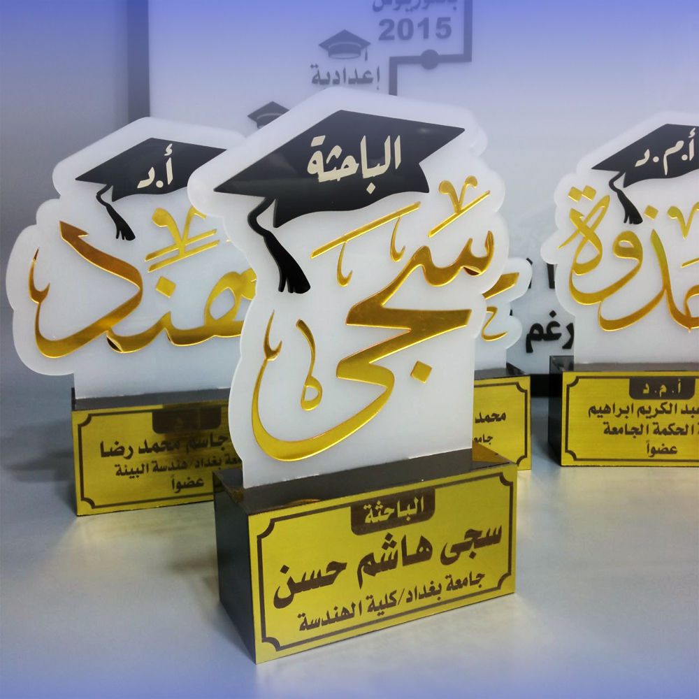 لأن لحظة مناقشة البحث تستاهل ترتيب يليق بيها ✨
ستاندات اسم مصنوعة من الأكريلك بتطعيم لونين
تصميم أنيق يبرز الاسم والعنوان بشكل واضح ومرتب

📍 مطبعة الحوت – النجف الأشرف
شارع العسكري، قرب مول السنبلة
📞 ***********
📩 للحجز والاستفسار عبر الواتساب أو رسائل الصفحة
