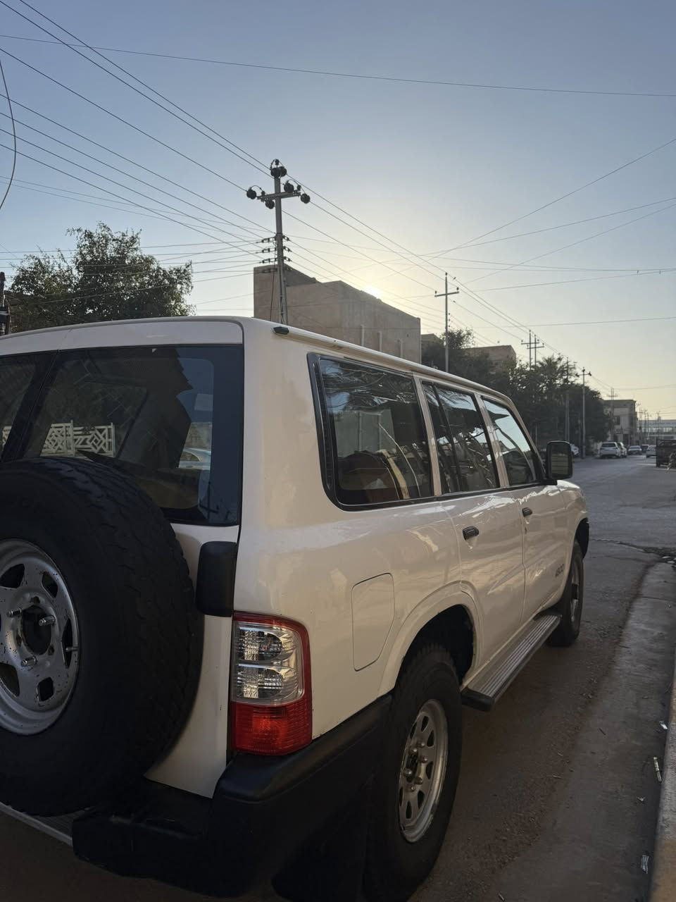 السلام عليكم 
نيسان باترول 2003 كهربائيات كله شغاله تحكم لايت شغال بانزين وغاز 120L بسمي سنويه لحد 2028 تخم تاير يابني جديد برجستون ربل بدي جديد عنبار بريك جديد عنبار كلج فوك وجوه جدد سلف جديد بور ستيرن جديد حداديه نضيفه ب125.


**إذا كنت صاحب هذا الإعلان وتريد حذفه لأي سبب، رجاءا أرسل رسالة إلى الدعم الفني**