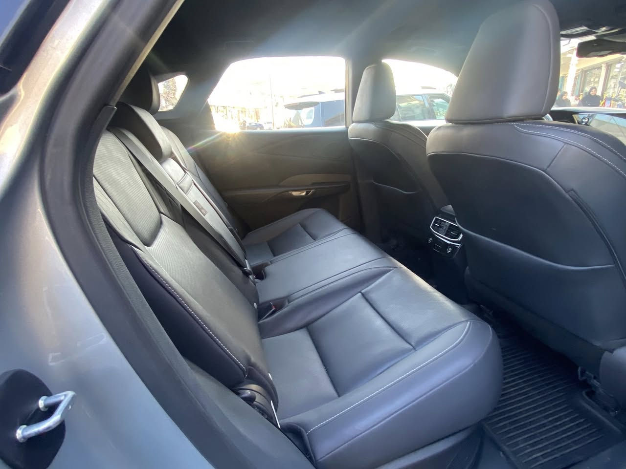 � للبيع – Lexus RX 350h2024 هايبرد

✔️ محرك 2.5 لتر هايبرد اقتصادي + قوة 246 حصان  

✔️ دفع رباعي AWD

✔️ فتحة سقف بانوراما

✔️ كاميرات 360 درجة عدد ٥ + حساسات أمامي وخلفي وركن ذاتي

✔️ شاشه كبيرة 14 إنج + نظام ملاحة

✔️ Apple CarPlay + Android Auto

✔️ مقاعد جلد فاخرة

✔️ تبريد وتدفئة مقاعد 

✔️ تحكم كهربائي بالمقاعد وطي المقاعد الخلفيه كهربائي + ذاكرة حفظ

✔️ ستيرن تدفئة + تحكم كامل

✔️ نظام صوتي فاخر

✔️ بصمة تشغيل + دخول ذكي

✔️ رادار + مثبت سرعة ذكي

✔️ تحذير مغادرة المسار + نقاط عمياء

✔️ باب خلفي كهربائي (فتح بالبصمة/الحركة)

✔️ شحن موبايل لاسلكي

✔️ إضاءة داخلية محيطية فخمة

✔️ مكيف أوتوماتيك ثلاث مناطق

✔️  ويل حجم ٢١ + إنارة LED كاملة
داتا شو 

🔥 سيارة مريحة، اقتصادية جداً بالبنزين، وقيادتها ناعمة وفخمة

📞 للاستفسار: ***********
