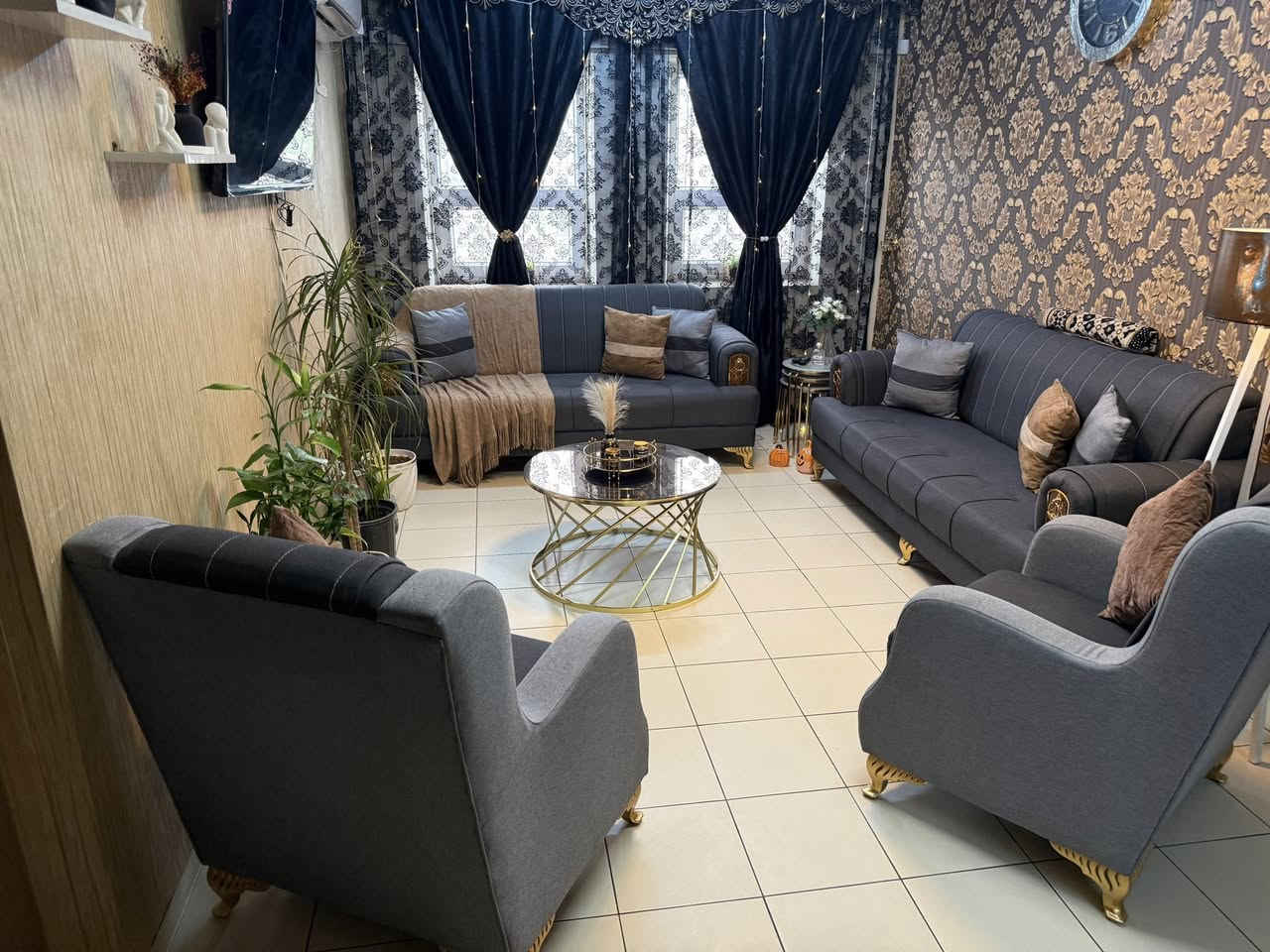 صاله كامله للبيع/ تخم مع طبله مع زرع 
تخم ٨ مقاعد تركي سبع بلوكات جديد ونظيف كلش 
سعر تخم ٥٥٠ وبي مجال بسيط
الطبله ٧٥ وبيها مجال 
السنادين الزرع كلهن ب٥٠ الف 
الخاص مفتوح


**إذا كنت صاحب هذا الإعلان وتريد حذفه لأي سبب، رجاءا أرسل رسالة إلى الدعم الفني**