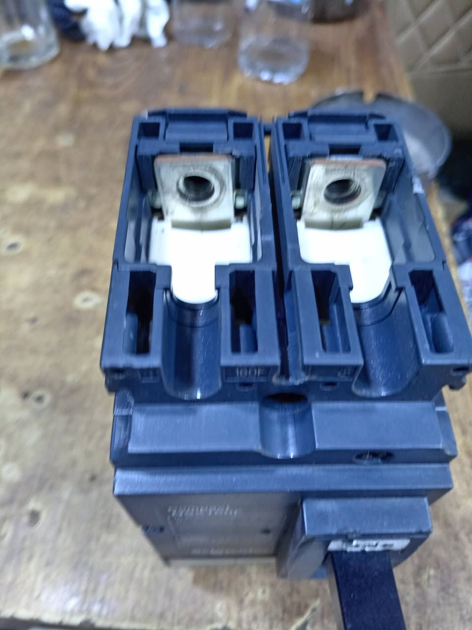 قاطع شنايدر خطين AC/DC
125A اصلي 65 الف القطعة
  توصيل جميع المحافظات ***********
