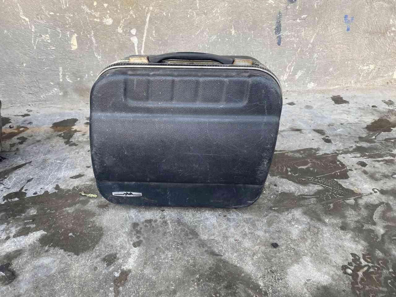 السلام عليكم جنط سعر التك 25 الف المكان شارع فلسطين قرب مستشفى الكندي *********** يوجد توصيل جميع المحفظات
