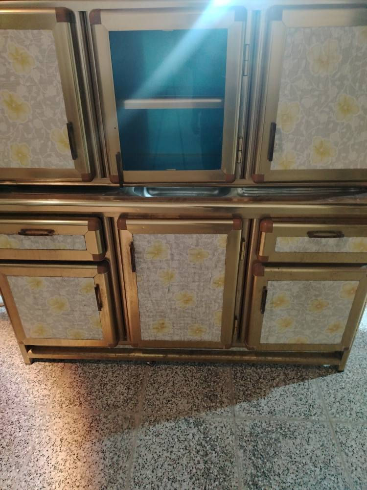 كاونتر للبيع تركي لو ذهبي نضيف مكانه نجف حي ميسان مقابيل العسكري *********** بيه وتساب النجف, العراق
