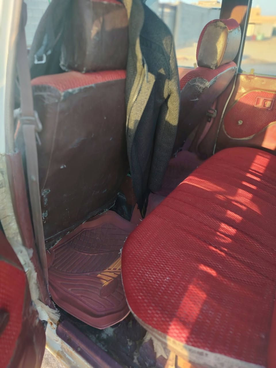 للبيع سياره بيكم دير موديل 2006 مشروع وطني باسمي رقم ألماني سنويه لل٢٨ تخم تاير حداديه جديد محرك بالجيس بعده كير اكسن مكفولات مكان السياره ديوانيه البدير للاستفسار ***********
