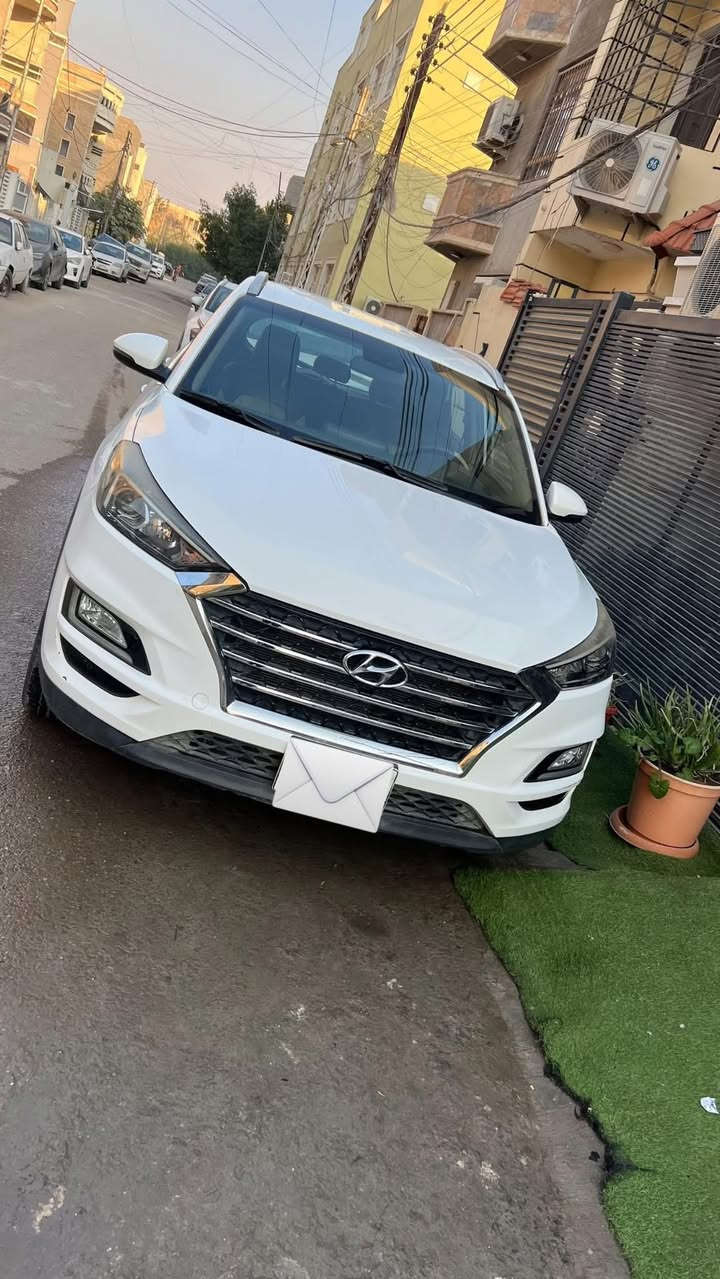 السلام عليكم
توسان 2020 وارد خليجي
محرك 2000
رقم بغداد 
السيارة ماشية 79 الف فقط
فول مواصفات عدا الفتحه 
مري شفط كشنات كهرباء 
٣ وضعيات قيادة سبورت ومعتدل واقتصادي 
السيارة بيها بارد شبرين بالصندوق ( الجنطه ) فقط 
سيارة مال بيت نضافة 100%
السعر 205 
مكاني بغداد حي العدل 
للتواصل ***********
