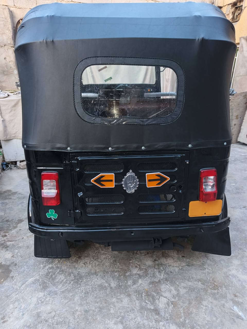 السلام عليكم تكتك للبيع موديل 2017 بشهر 11 بيه مكينه مال 20  مصبوغه لجماليه فقط المكان كربلاء التكتك اوراق سعره 3 و 300 وبيه مجال ***********
